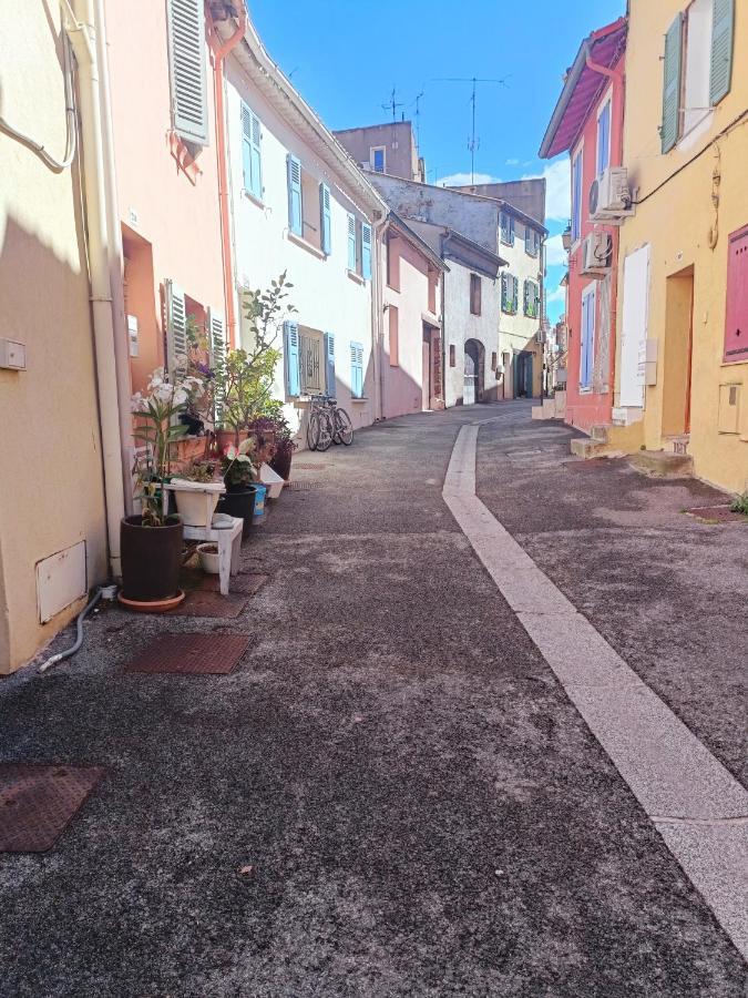 Au Centre De Frejus Charmant Appartement Exterior photo